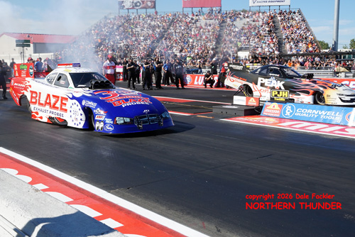 Jeff Arend (near lane) vs Jack Beckman (far lane) 